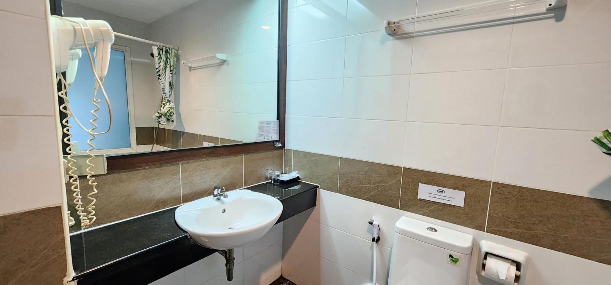 D C Patong Otel Dış mekan fotoğraf
