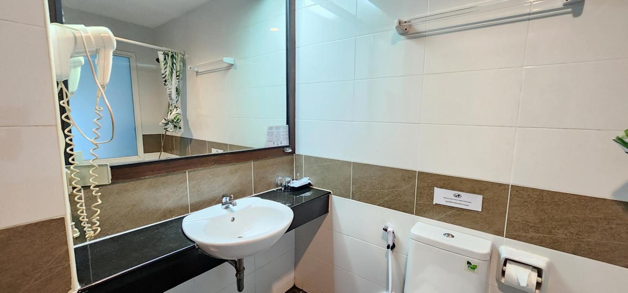 D C Patong Otel Dış mekan fotoğraf