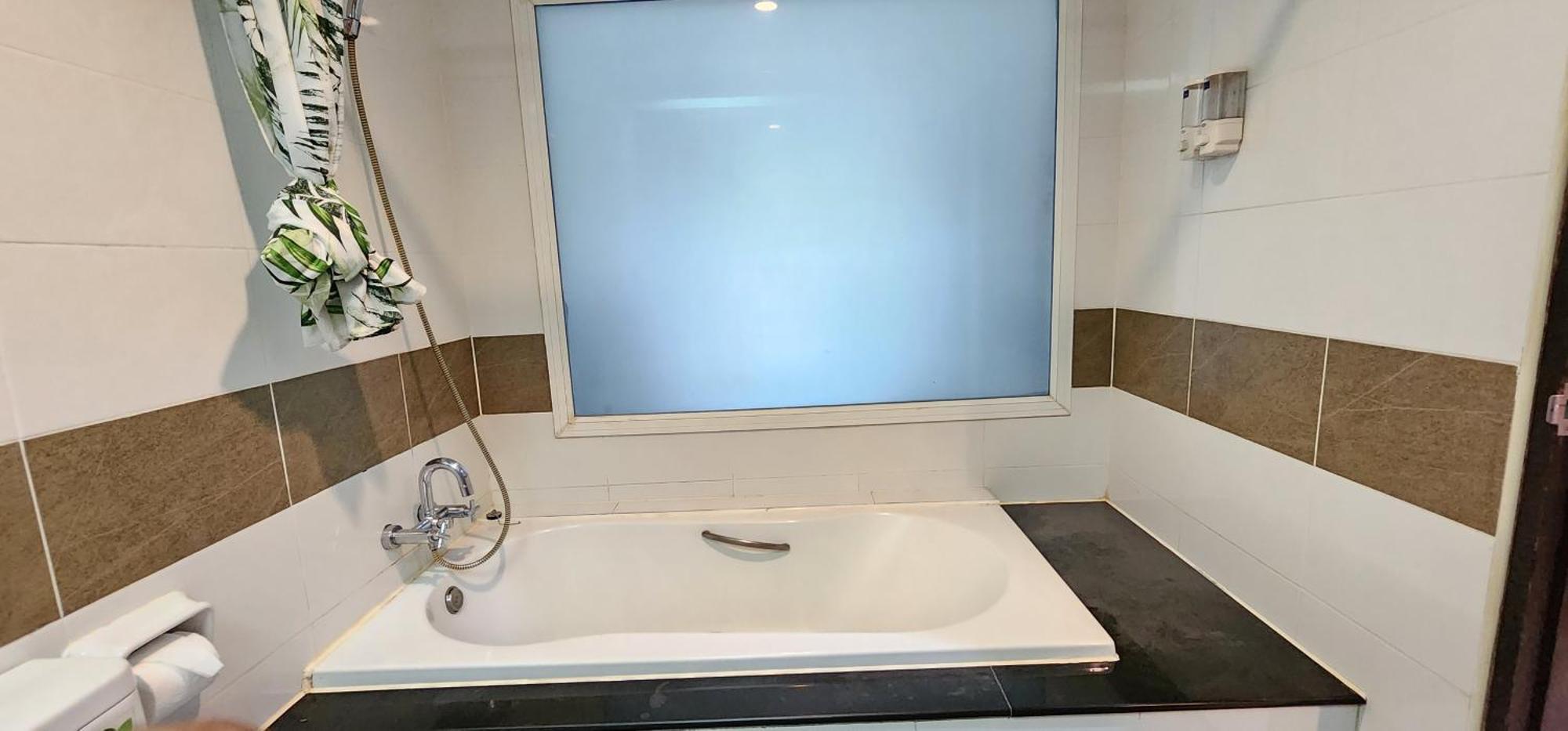 D C Patong Otel Dış mekan fotoğraf