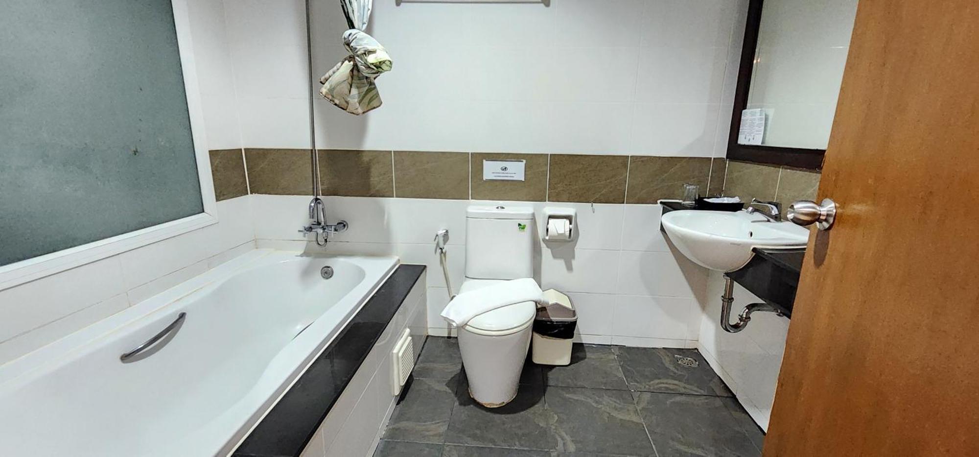 D C Patong Otel Dış mekan fotoğraf