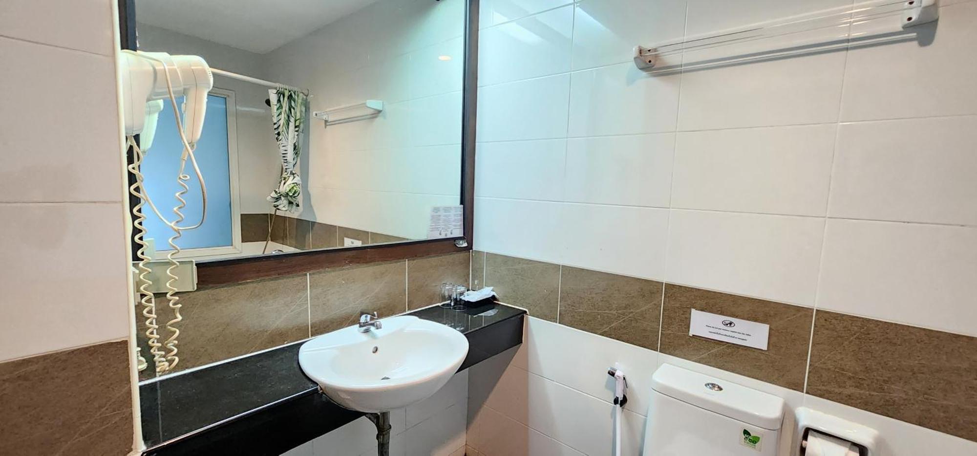 D C Patong Otel Dış mekan fotoğraf