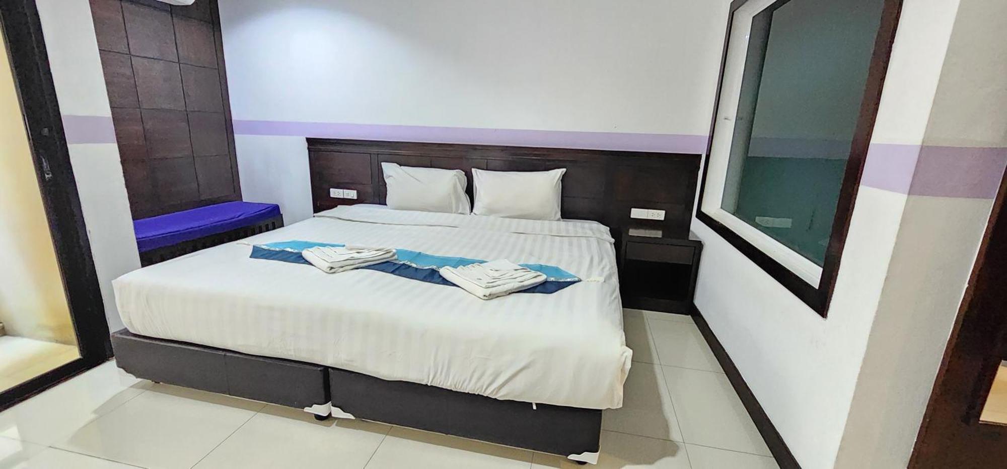 D C Patong Otel Dış mekan fotoğraf